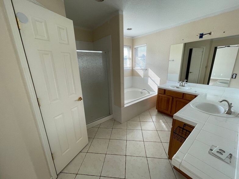 Building Photo - 7627 Halleys Dr