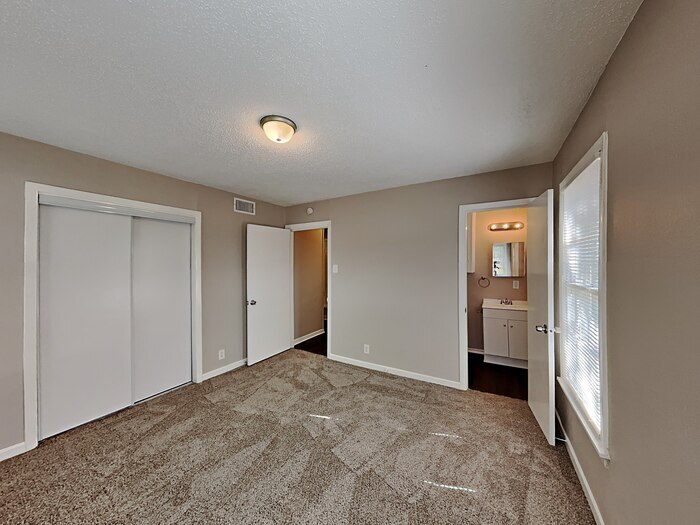 Building Photo - 5201 Sabelle Ln