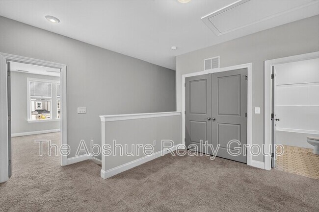Building Photo - 8913 Kennebec Xing Dr