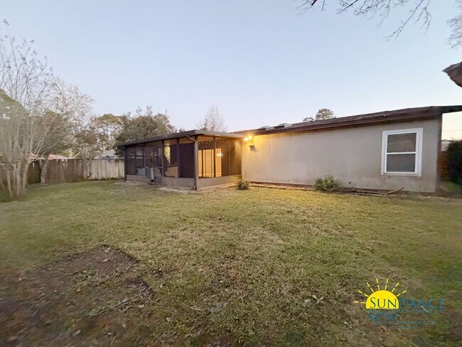 Building Photo - Renovated 3 Bedroom Home in Fort Walton Beach near Bases!