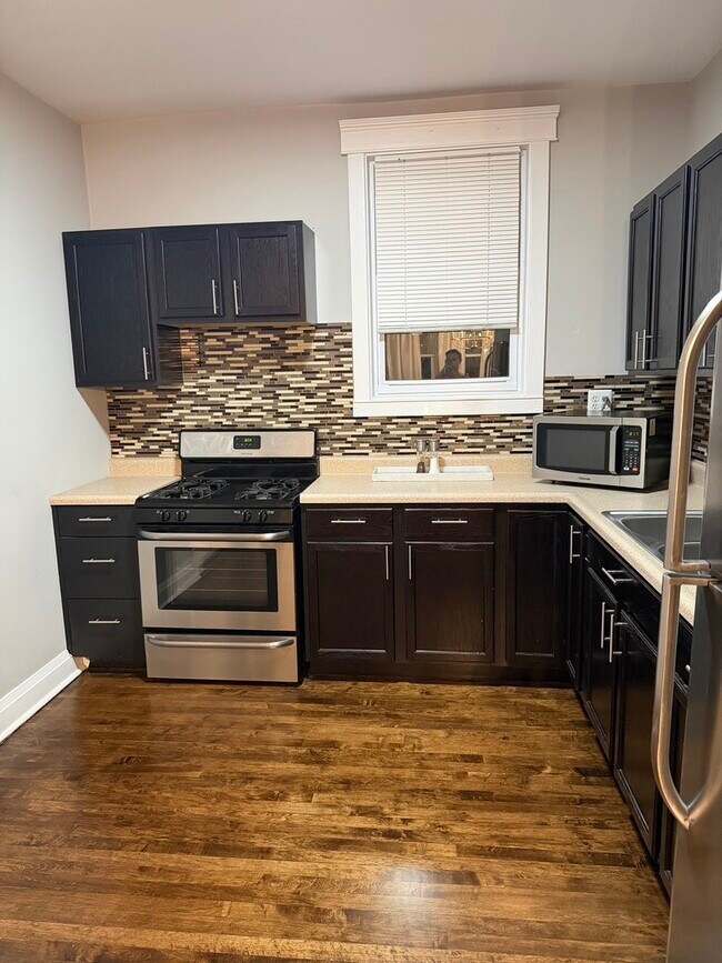 Building Photo - 3138 W School St