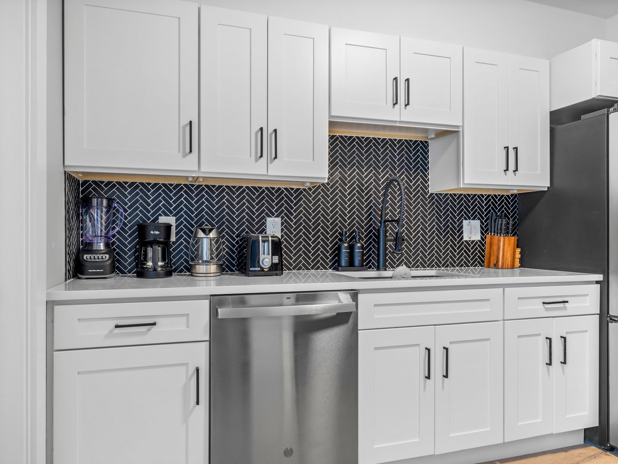 Building Photo - 1212 Broadway