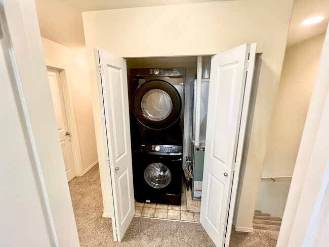 Building Photo - Spacious Condo Available Now!