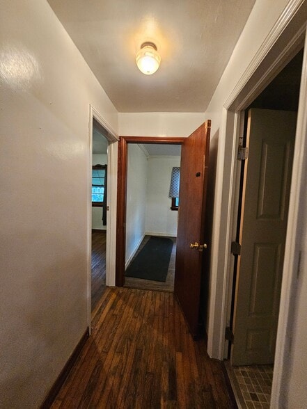 Building Photo - 121 W 9th St