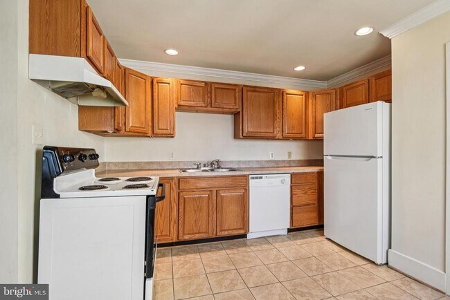 Building Photo - 209 Locust St