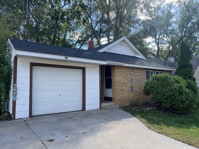 Primary Photo - 1606 Mill St