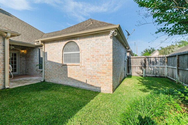 Building Photo - 19807 Excalibur Ct