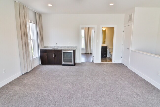 Building Photo - 1424 Piccard Dr