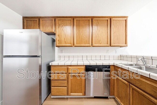 Building Photo - 2033 Raphael Ct