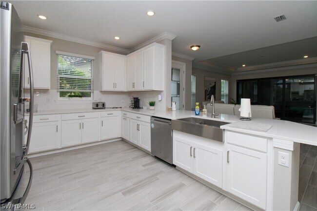 Building Photo - 15565 Vittorio St