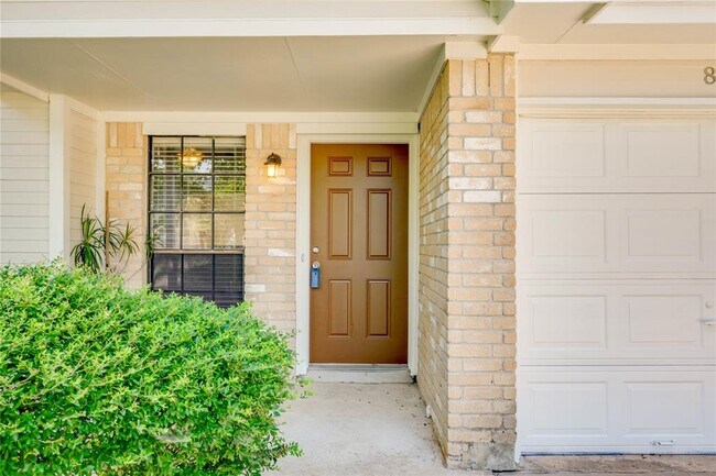 Building Photo - 816 Russet Valley Dr