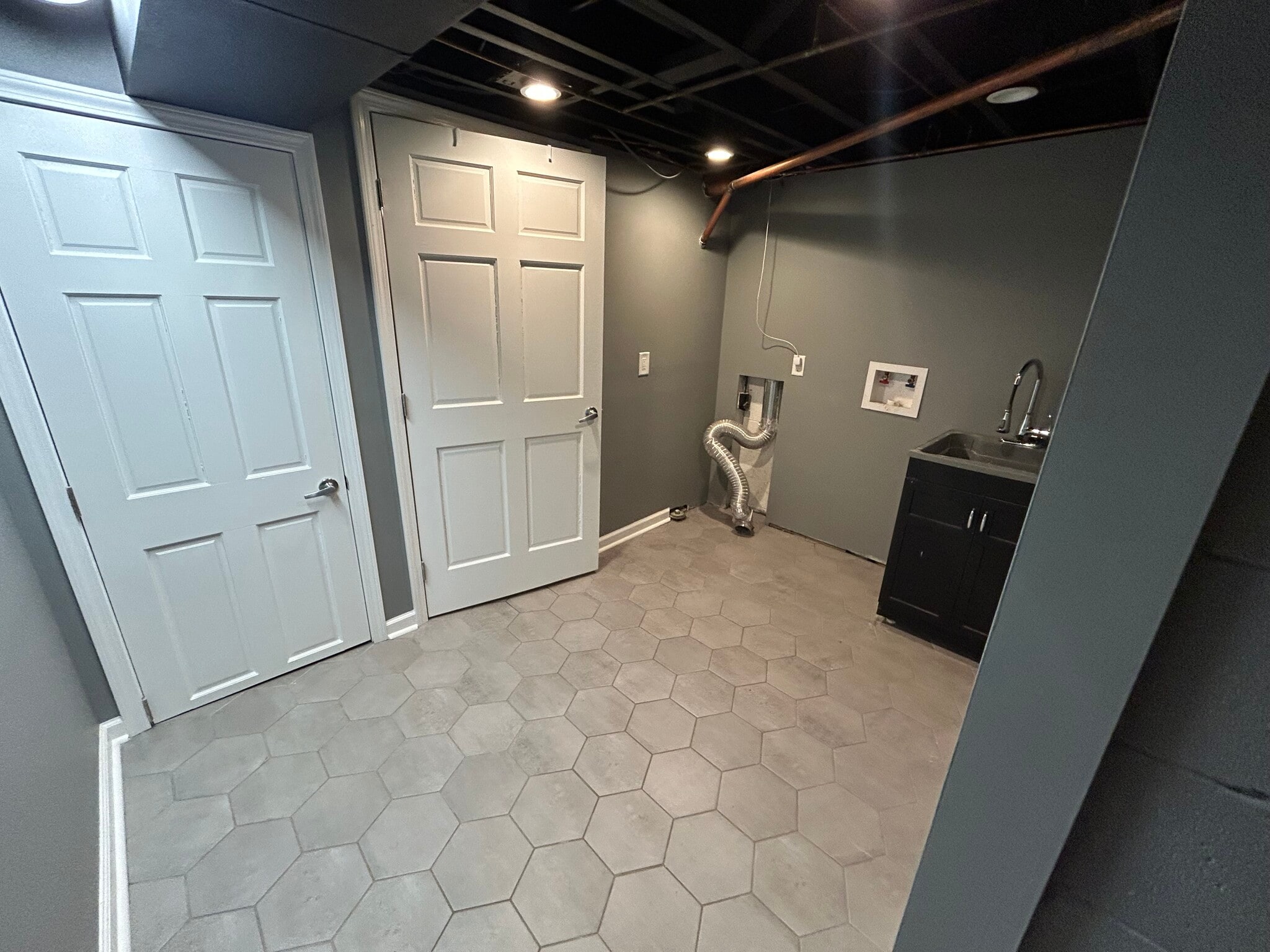 Building Photo - 1008 Lambeth Dr