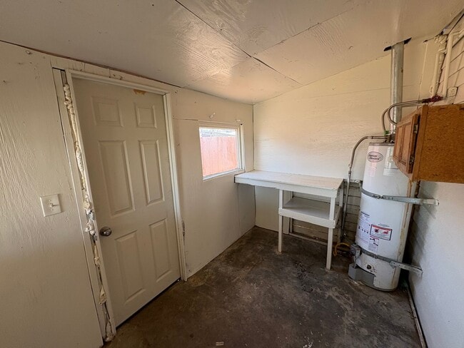 Building Photo - Cozy Hanford Home Available Now!