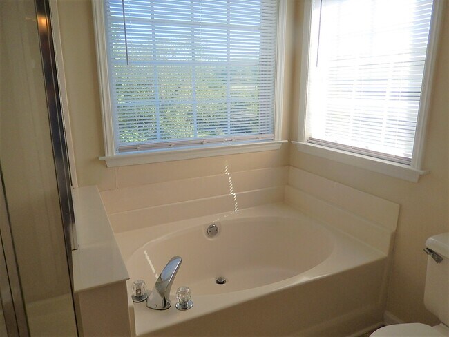 Building Photo - 5809 Spirit Ct