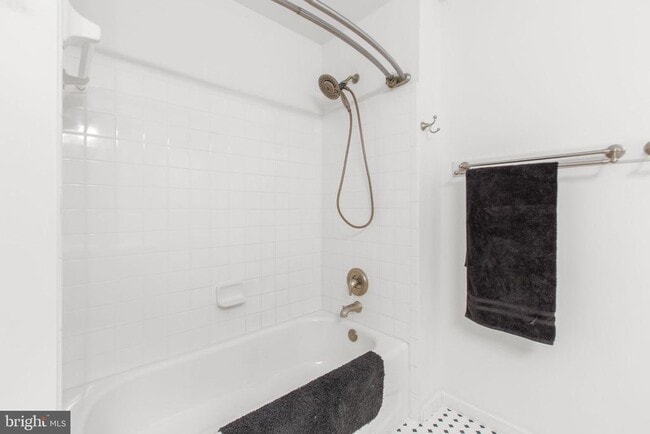 Building Photo - 53 Bloomington Ln