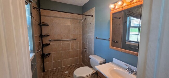 Building Photo - Location, Location, Location! This 3 bedroom / 2 bath is located within walking distance to Druid...