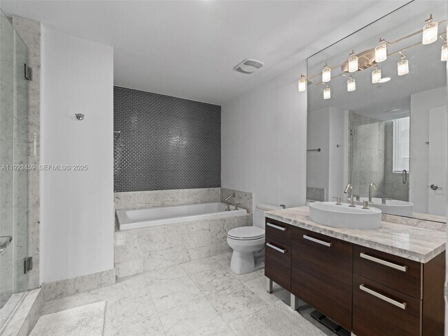 Building Photo - 253 NE 2nd St