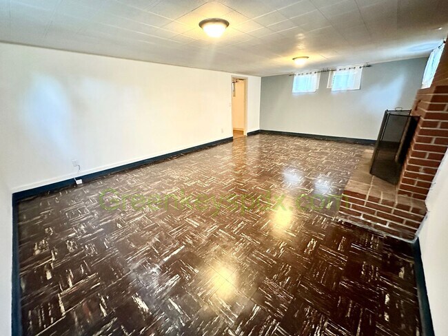 Building Photo - 3-Bedroom, 1.5-Bathroom House in Concordia...