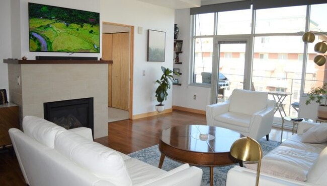 Building Photo - 309 W Washington Ave