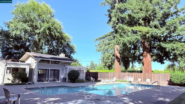 Building Photo - 1065 San Ramon Valley Blvd