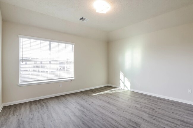 Building Photo - 3038 Junction Dr