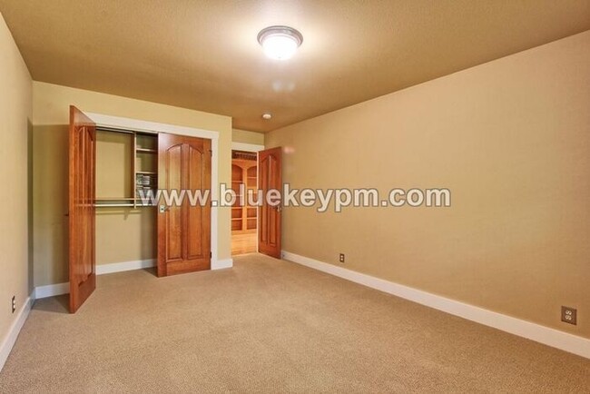 Building Photo - 3 Bed, 2 Bath, 1 Acre Home in Ridgefield, WA