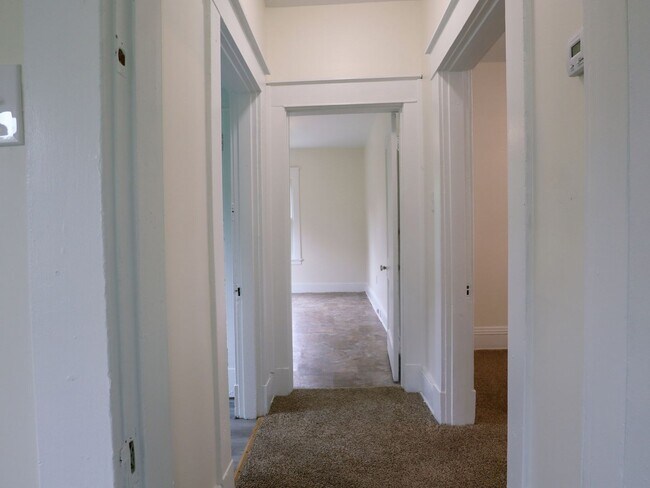 Building Photo - Affordable 2BR Home with Recent Updates – ...