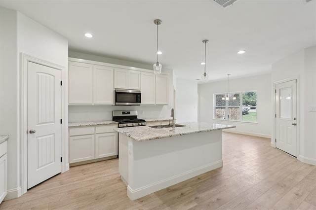 Building Photo - 1702 Kings Ln