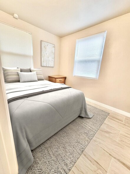 Building Photo - 1372 Browning St