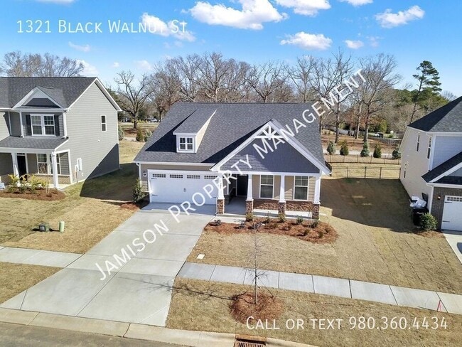 Building Photo - 1321 Black Walnut St