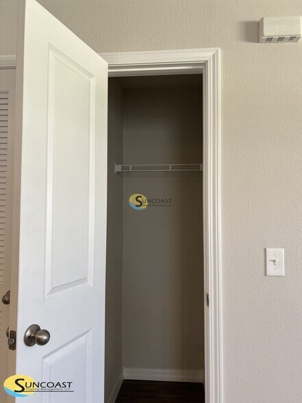 Building Photo - 617 Century 21 Dr