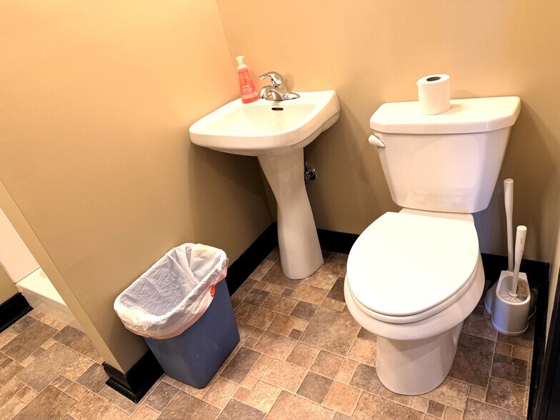 Building Photo - 209 N Capitol Ave