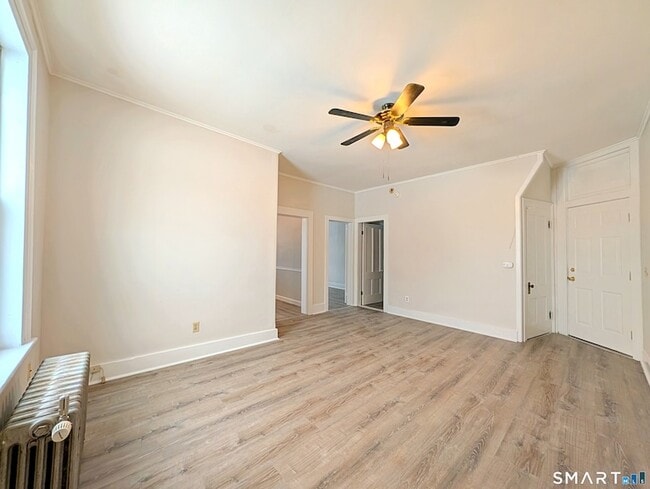 Building Photo - 516 Main St