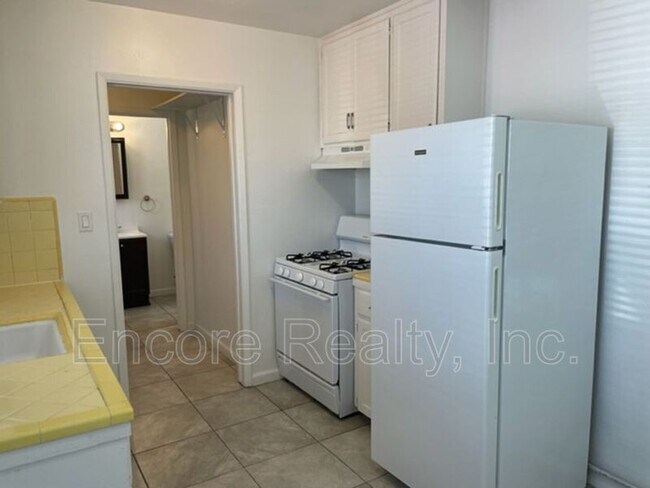 Building Photo - 464 3rd Ave