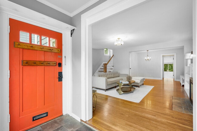 Building Photo - 467 Pelhamdale Ave