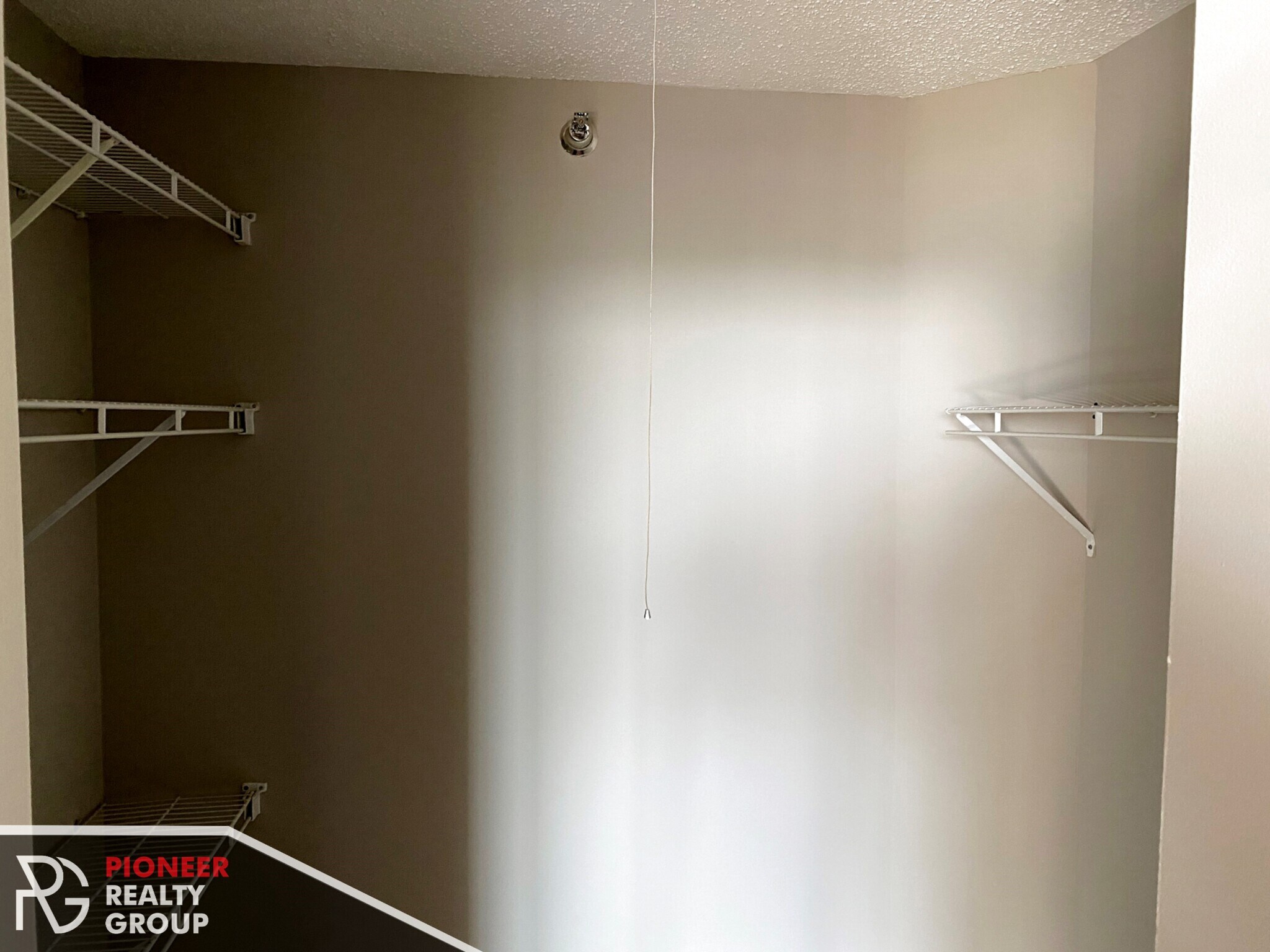 Building Photo - 2551 N Clark St