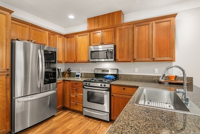 Building Photo - Renton/Talbot area Townhome in gated community!  3 bedroom 3.5 bathroom. Available NOW!!