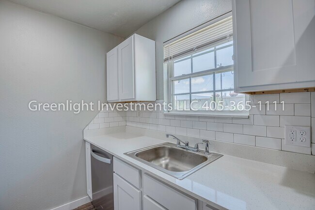 Building Photo - 1833 Rhythm Rd