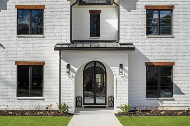 Building Photo - 2309 Dinsmore Rd
