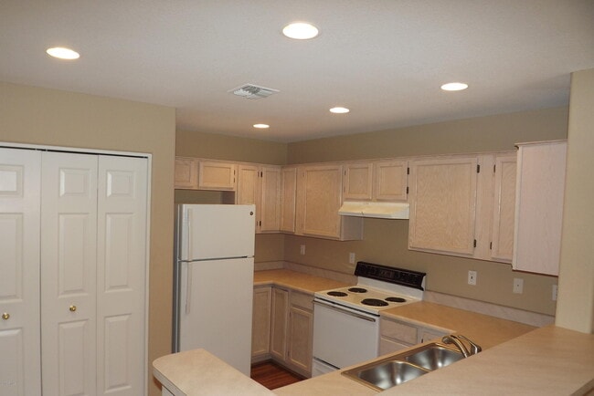 Building Photo - 13826 N Cambria Dr
