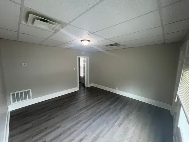Building Photo - 1792 W Gaulbert Ave