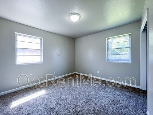 Building Photo - 1428 SW 62nd St