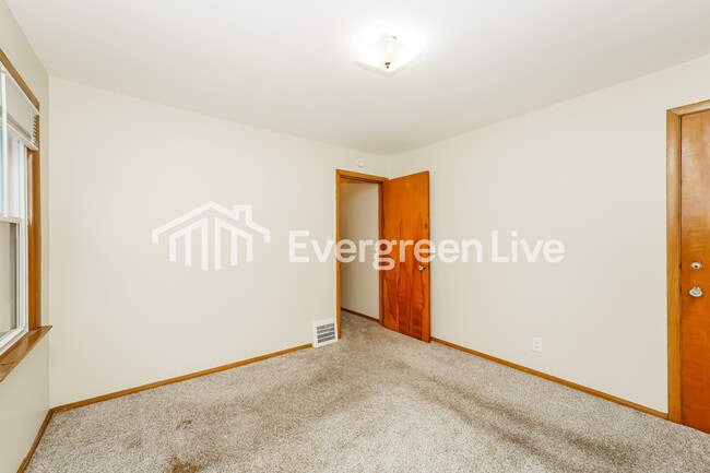 Building Photo - 4777 E 93rd St