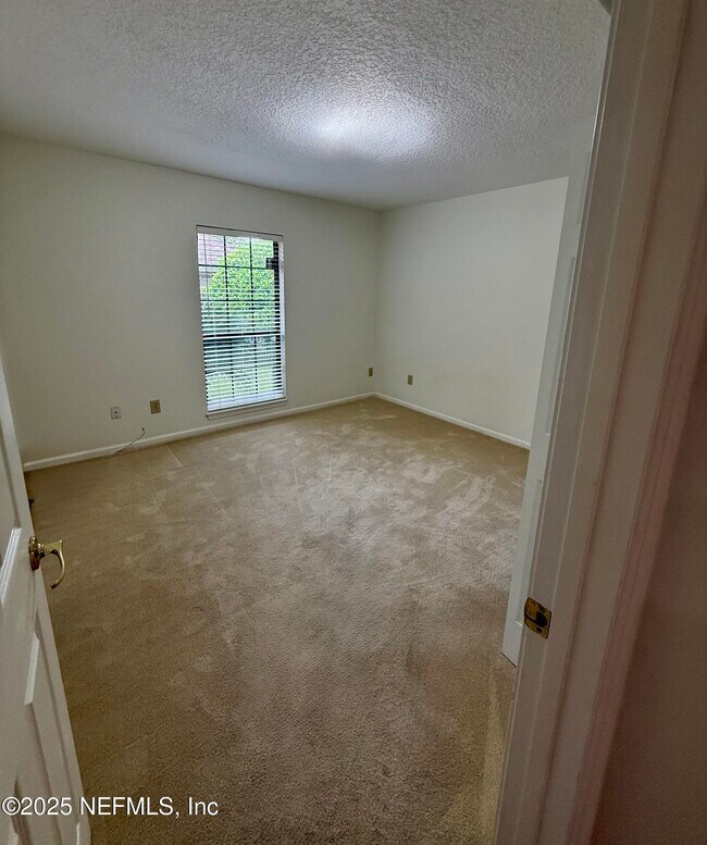 Building Photo - 13056 Clearbrook Ct