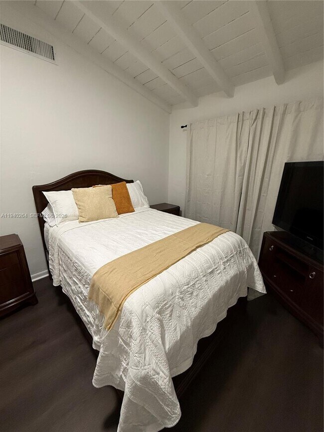 Building Photo - 2036 NE 21st Ave