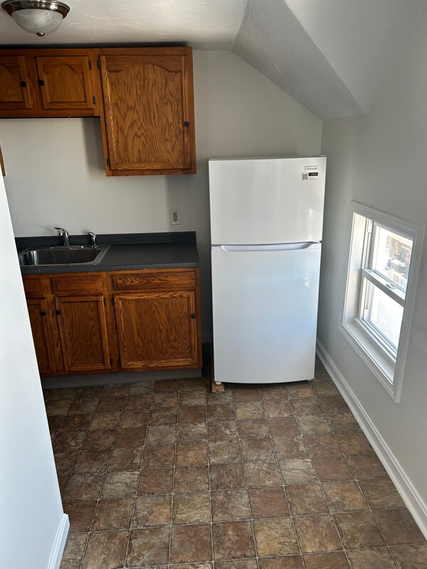 Building Photo - 533 Middle St