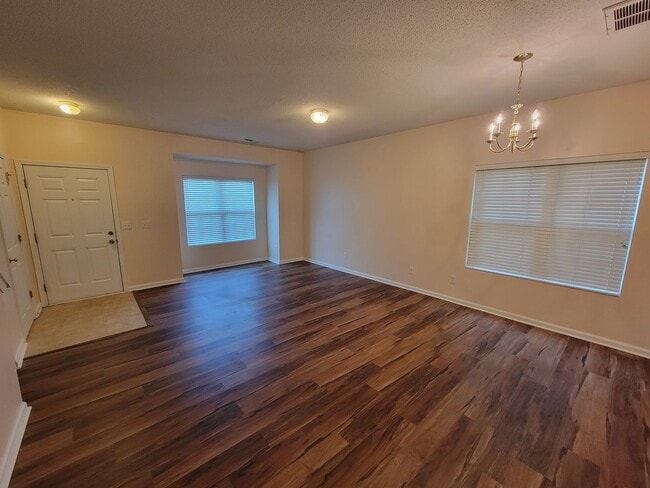 Building Photo - 142 Queensberry Ct