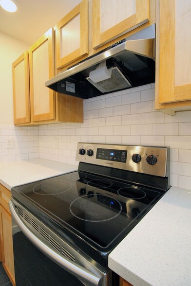 Building Photo - 6214 SE 51st Ave