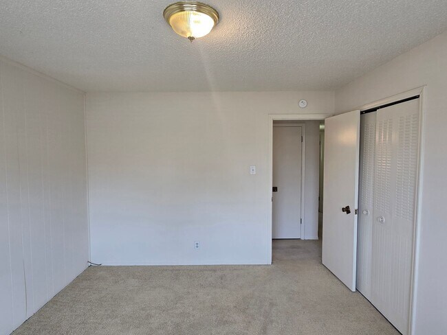 Building Photo - 11317 Baja Dr NE