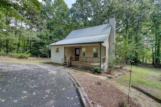 Building Photo - 2092 Wood Lake Ln